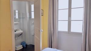 Appartements Grand Hotel vue plage les pieds dans l-eau : photos des chambres