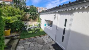 Appartements Le studio dans le jardin. : photos des chambres