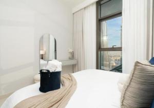 High-Floor 2 BR Premium Apt and Burj Khalifa Views by Vibel