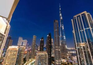 High-Floor 2 BR Premium Apt and Burj Khalifa Views by Vibel