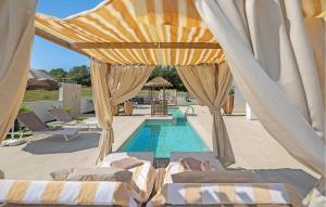 Lovely Home In Vrvari With Sauna 