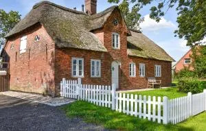 Nice Home In Emmelsbüll Horsbüll - Neukirchen