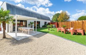 Maisons de vacances Modern Villa With Private Pool : photos des chambres