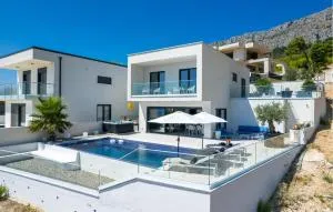 3 Bedroom Lovely Home In Dugi Rat - دوغي رات