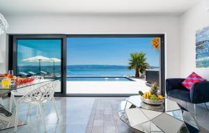 3 Bedroom Lovely Home In Dugi Rat 