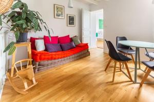 Maisons de vacances Gite Chez Grigri pour max 11 pers avec piscine chauffee et jardin : photos des chambres