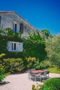 Maisons de vacances Gite Chez Grigri pour max 11 pers avec piscine chauffee et jardin : photos des chambres