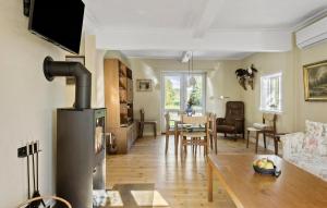 2 Bedroom Cozy Home In Øster Ulslev