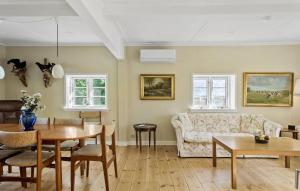 2 Bedroom Cozy Home In Øster Ulslev