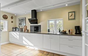 2 Bedroom Cozy Home In Øster Ulslev