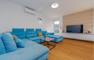 3 Bedroom Awesome Apartment In Kozino 