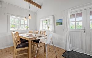 2 Bedroom Awesome Home In Hovborg