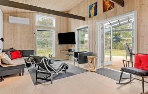 Cozy Home In Bogø By With Wifi