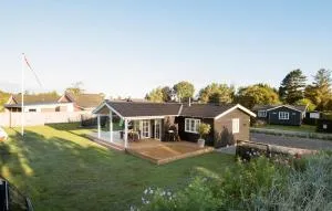 Nice Home In Hadsund With Wifi - Haslevgårde