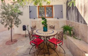 Nice Home In Monteux With Wifi