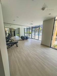 Chic 2BR with Partial Burj Khalifa View