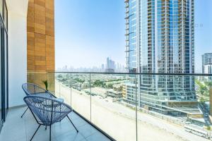 Chic 2BR with Partial Burj Khalifa View