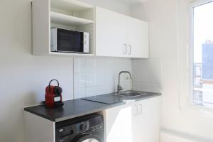 Bright & Equipped Studio at the Gate to Paris