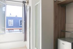 Bright & Equipped Studio at the Gate to Paris