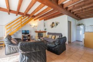 Maisons de vacances Gite Aix Piscine interieure : photos des chambres