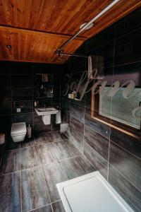 Enchanted Lodge Great Ayton with hot tub and onsite bistro