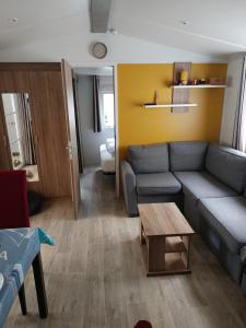 Maisons de vacances Bungalow chaleureux a Saint-Brevin-les-Pins 40 m² piscine partagee : photos des chambres