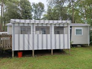 Maisons de vacances Bungalow chaleureux a Saint-Brevin-les-Pins 40 m² piscine partagee : photos des chambres