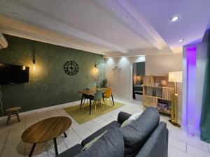 Maisons de vacances Agreable logement avec terrasse : photos des chambres