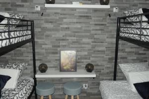 Bienvenue dans notre gîte "Le Chti Père" pouvant accueillir 6 personnes à Artonne, dans les Combrailles Puy de Dôme, 63