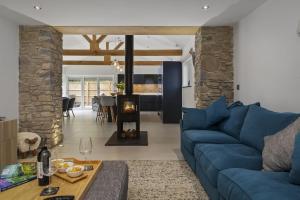 The Old School House - A Superb Newly Converted Barn with Hot Tub Sleeping 8 guests