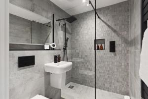 The Old School House - A Superb Newly Converted Barn with Hot Tub Sleeping 8 guests