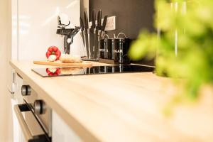 Cosy 2 Bedroom Apartment - Free Parking, Fast WiFi and Smart TV by Tejza Property