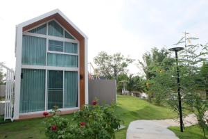 Baan Suan Madam บ้านสวนมาดามวังน้ำเขียว