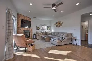 Medicine Park Cabin with Mountain Views! - Olustee