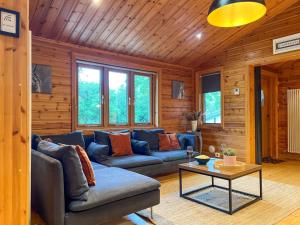 Sky Lodge, Great Ayton spacious dog friendly lodge with hot tub and on site bistro