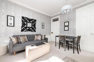 Elegant Flat Near Princes Street - Perfect Location, 24-7 Customer Support