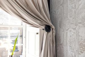 Elegant Flat Near Princes Street - Perfect Location, 24-7 Customer Support