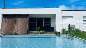 UmiOto ウミオト 夫婦 カップル 女性一人旅に大人気のナイトプール付き ゲストハウス 宮古島 - Shimajiri