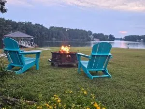 waterfront Lake Greenwood boat launch king beds hot tub fire pit sun sets pellet grill private peninsula - 格林伍德