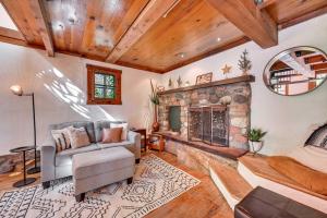 Patio & Mtn Views: Peaceful Sedona Retreat
