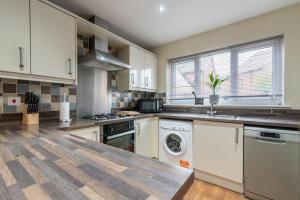 3 bed house Newport Free Parking Contractors Long Stay Rates