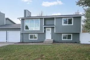 Spacious Family Villa only 13 mi from Silverwood - Hayden Lake