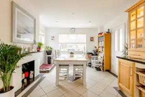 30 minutes to city centre