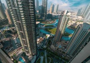 Luxury Apartment with Full Burj Khalifa and Downtown Views
