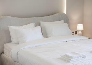 Luxury Apartment with Full Burj Khalifa and Downtown Views