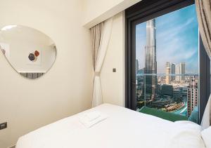 Luxury Apartment with Full Burj Khalifa and Downtown Views