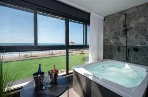 מבנים בים 77 Suites at sea - Qiryat H̱ayyim