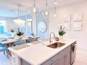 RR7912SD - The Monsters Inc Reup to 6 guest