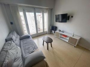 Check and Home - Peatonal - 4 Huéspedes Amplio con Balcón y Terraza