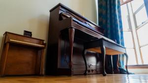 A Splendid Art Deco Piano Studio No Loadshedding